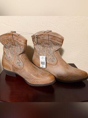 Tan Western Ankle Boots with Embroidered Detail